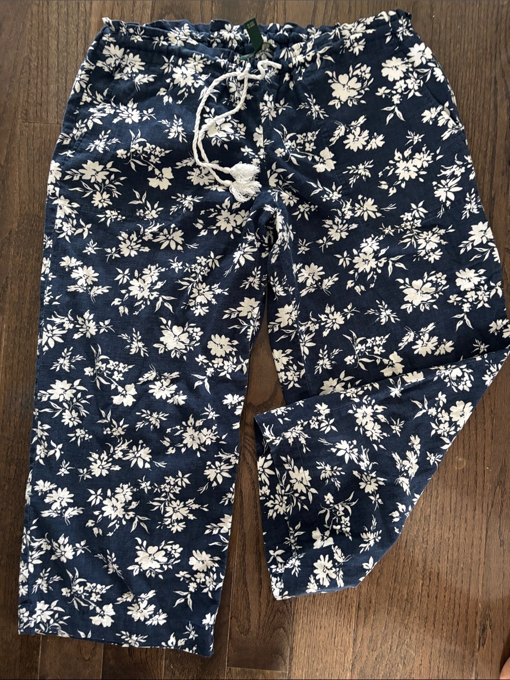 Lauren Ralph Lauren cropped pants, navy w/white flowers,cotton/linen, size M